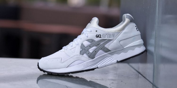 Mens Onitsuka Tiger Ultimate 81 Athletic Shoe